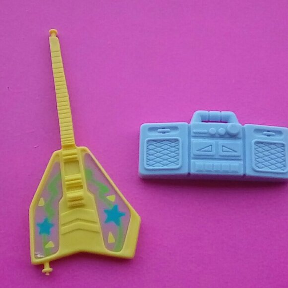Barbie Doll boom box & yellow guitar music band 80s - Picture 1 of 4